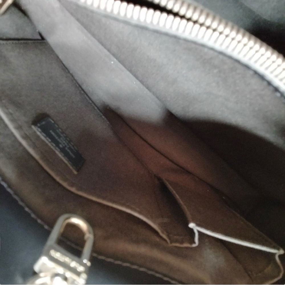 Louis Vuitton Passy PM Black Epi Leather Handbag  Authentic Excellent Condition - Picture 14 of 15